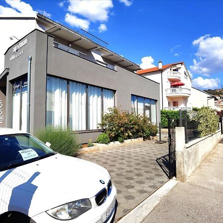 Apartments Ella ชิเบนิก ภายนอก รูปภาพ