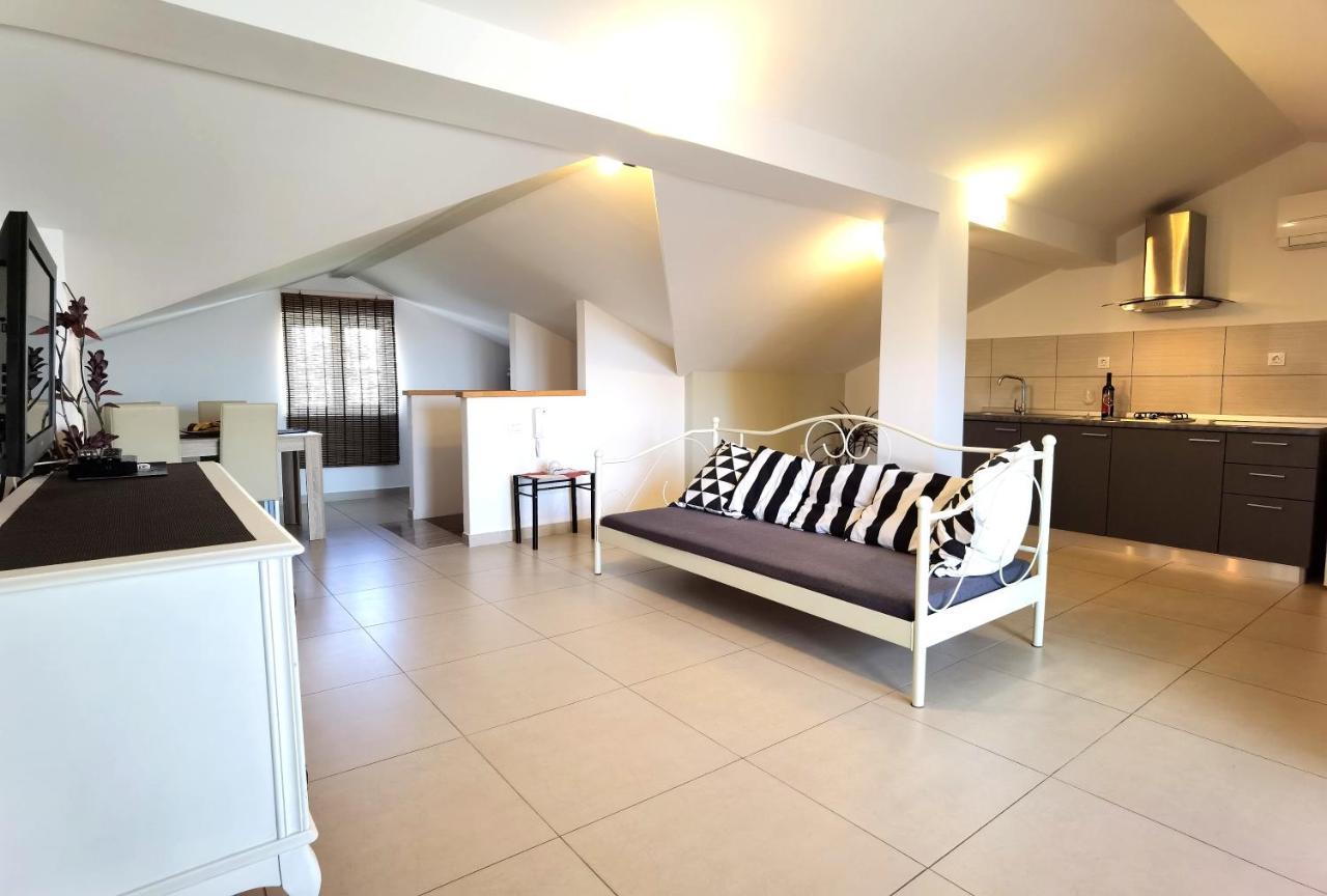 Apartments Ella ชิเบนิก ภายนอก รูปภาพ
