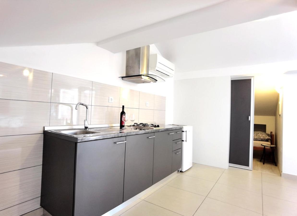 Apartments Ella ชิเบนิก ภายนอก รูปภาพ