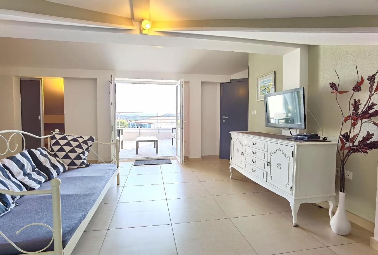 Apartments Ella ชิเบนิก ภายนอก รูปภาพ
