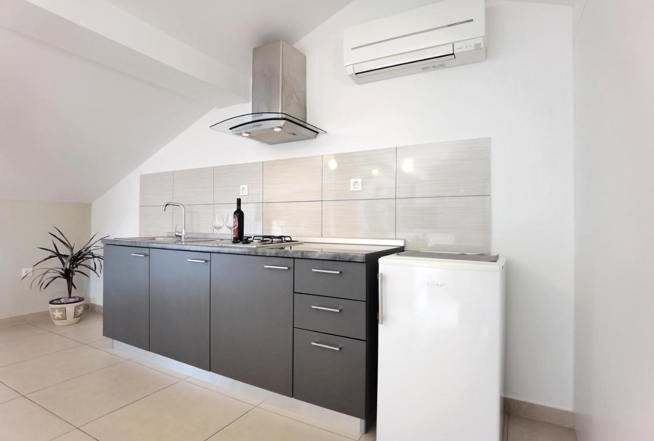 Apartments Ella ชิเบนิก ภายนอก รูปภาพ