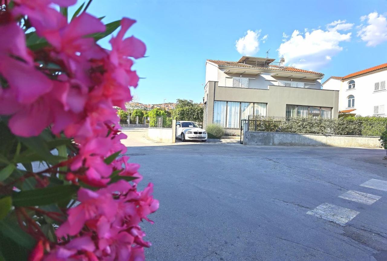 Apartments Ella ชิเบนิก ภายนอก รูปภาพ