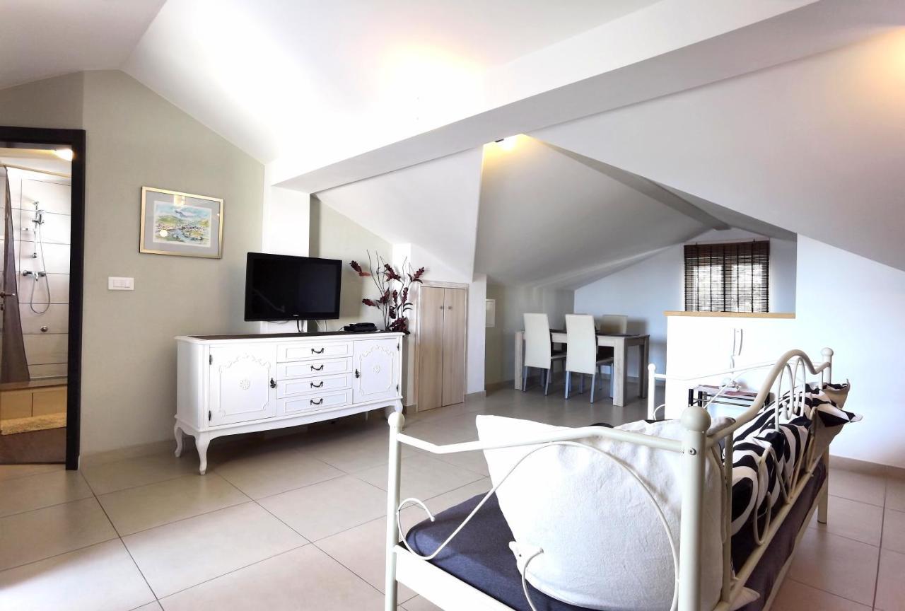 Apartments Ella ชิเบนิก ภายนอก รูปภาพ