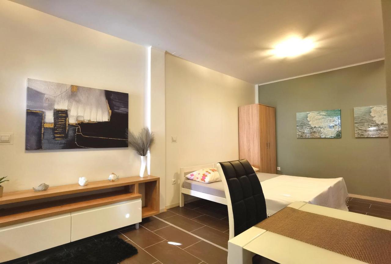 Apartments Ella ชิเบนิก ภายนอก รูปภาพ